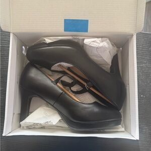 Women's Black Mary Jane Pump with Ankle Strap